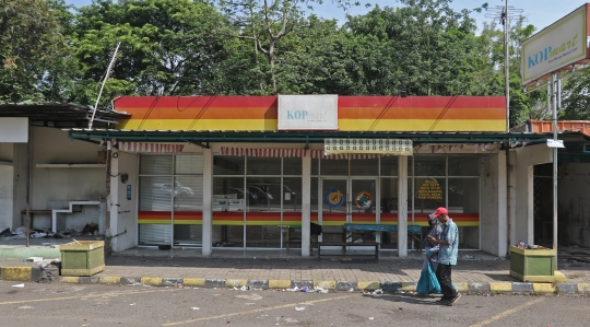 Suasana Rest Area KM 50A Tol Cikampek yang Ditutup Permanen