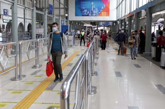 Suasana Stasiun Pasar Senen saat Masa Libur Natal