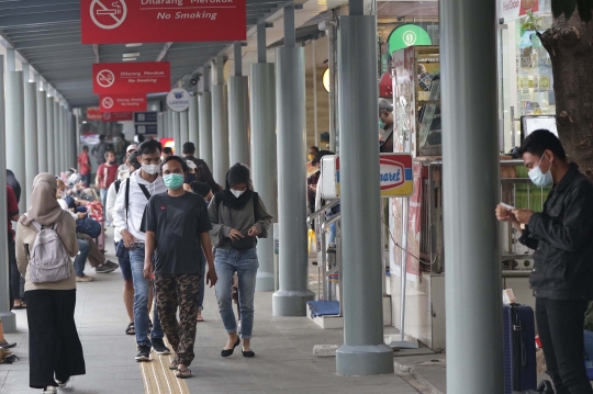 Suasana Stasiun Pasar Senen saat Masa Libur Natal