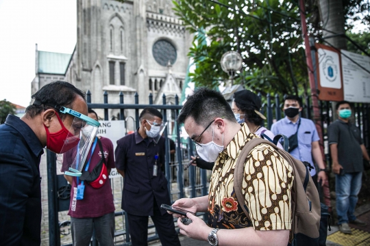 Suasana Katedral Jakarta Jelang Misa Malam Natal