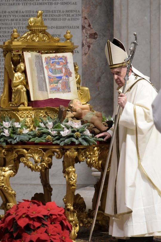 Paus Fransiskus Rayakan Misa Malam Natal di Tengah Wabah Covid-19