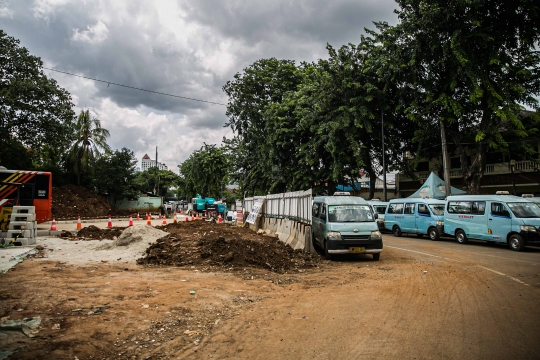 Meninjau Proyek Penataan Stasiun Tebet