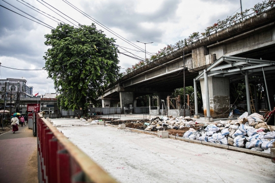 Meninjau Proyek Penataan Stasiun Tebet