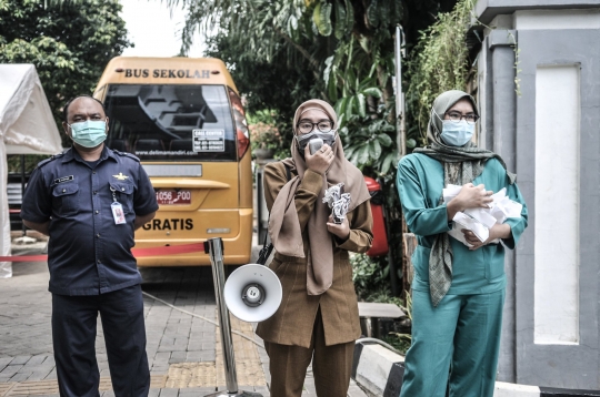 Bus Sekolah Jadi Armada Evakuasi Pasien Covid-19