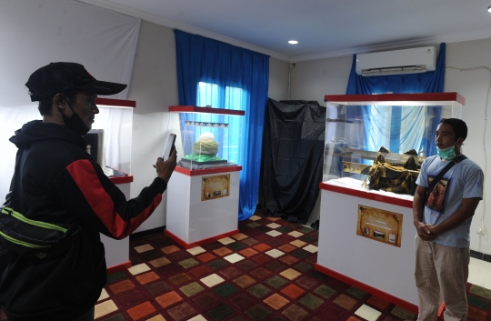 Empat Peninggalan Artefak Asli Rasulullah Dipamerkan di Masjid Depok