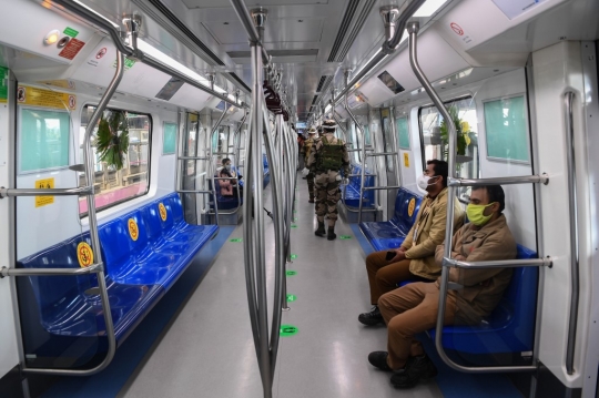 Melihat Kereta Metro Tanpa Pengemudi Pertama di India