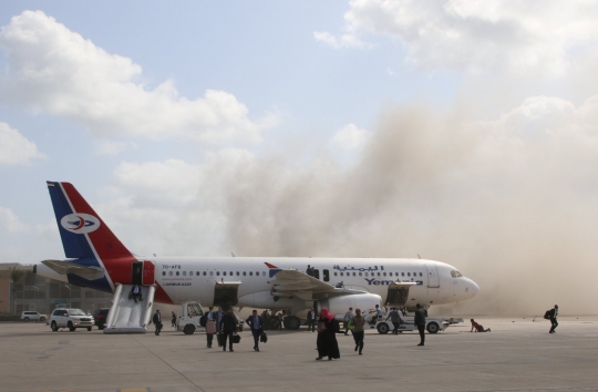 Ledakan Hantam Bandara Aden di Yaman