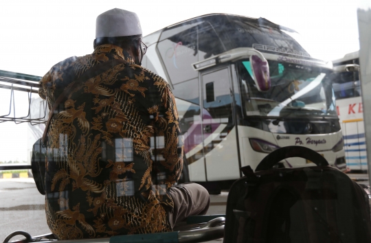 Masuk Libur Pergantian Tahun, Calon Penumpang Terus Datangi Terminal Pulo Gebang