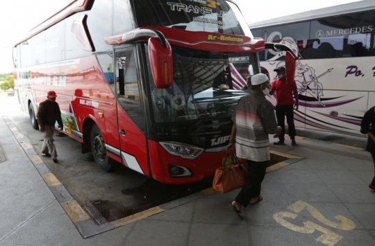 Masuk Libur Pergantian Tahun, Calon Penumpang Terus Datangi Terminal Pulo Gebang