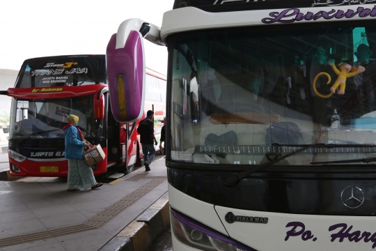 Masuk Libur Pergantian Tahun, Calon Penumpang Terus Datangi Terminal Pulo Gebang