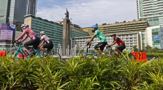 Pesepeda Ramaikan Kawasan Thamrin-Sudirman di Minggu Pertama 2021