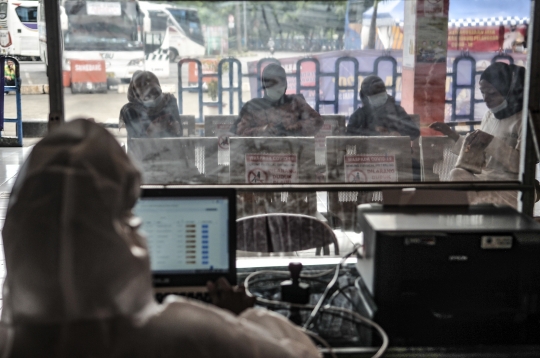 Tes Antigen Bagi Pendatang di Terminal Kampung Rambutan