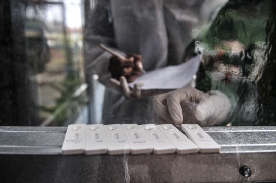 Tes Antigen Bagi Pendatang di Terminal Kampung Rambutan