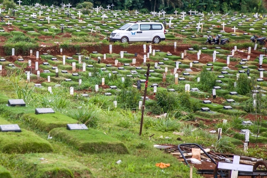 TPU Pondok Ranggon Penuh untuk Pemakaman Korban Covid-19