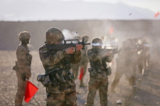 Intip Tentara China Latihan di Tengah Pandemi Covid-19