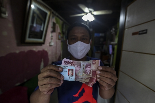 Melihat Penyaluran Bansos Tunai Rp300 Ribu