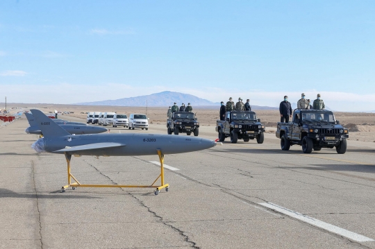 Iran Pamer Drone Buatannya dalam Latihan Tempur Berskala Besar