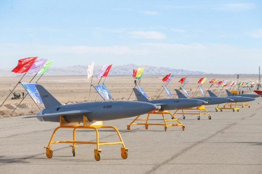 Iran Pamer Drone Buatannya dalam Latihan Tempur Berskala Besar