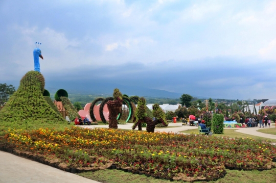 Menikmati Keindahan Jalan-Jalan di Batu Love Garden