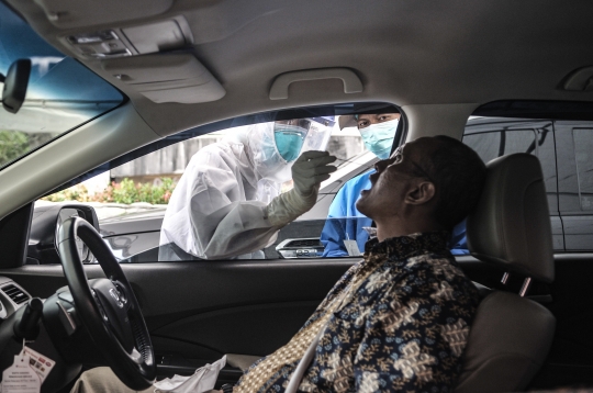 Lacak Penyebaran Covid-19 dengan Tes Swab PCR Drive Thru