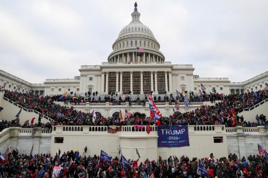 Massa Donald Trump Duduki Gedung Capitol AS