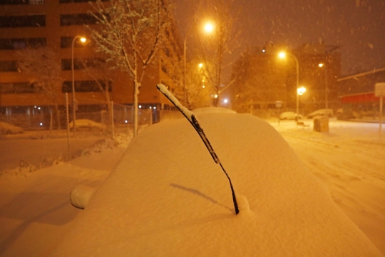 Ribuan Mobil Terjebak Badai Salju di Spanyol
