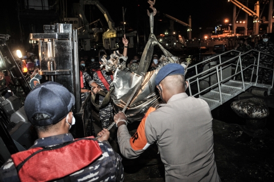 Penampakan Mesin Sriwijaya Air SJ-182 yang Berhasil Ditemukan