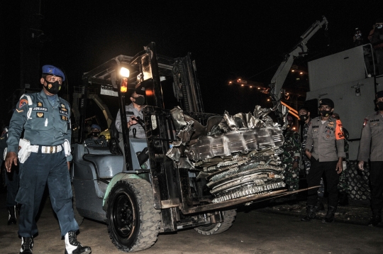 Penampakan Mesin Sriwijaya Air SJ-182 yang Berhasil Ditemukan