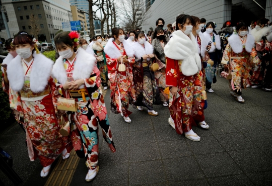 Generasi Muda Jepang Rayakan Hari Kedewasaan di Tengah Pandemi