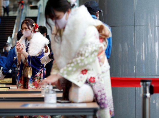 Generasi Muda Jepang Rayakan Hari Kedewasaan di Tengah Pandemi