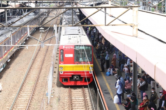 Tekan Covid-19, Jam Operasional KRL Dibatasi