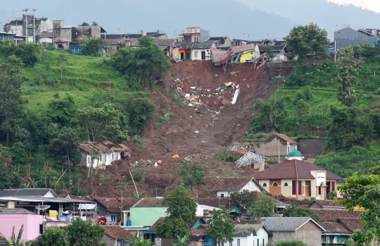 Kondisi Bencana Longsor di Sumedang yang Tewaskan 13 Orang