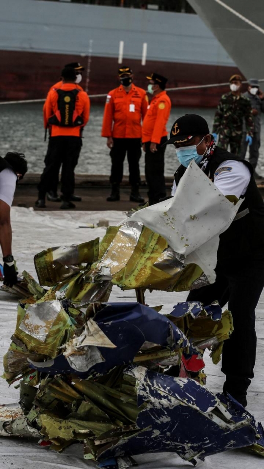 Hari ke-4 Hasil Pencarian Serpihan Sriwijaya Air SJ-182 di Dermaga JICT