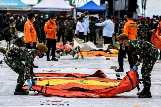 Hari ke-4 Hasil Pencarian Serpihan Sriwijaya Air SJ-182 di Dermaga JICT