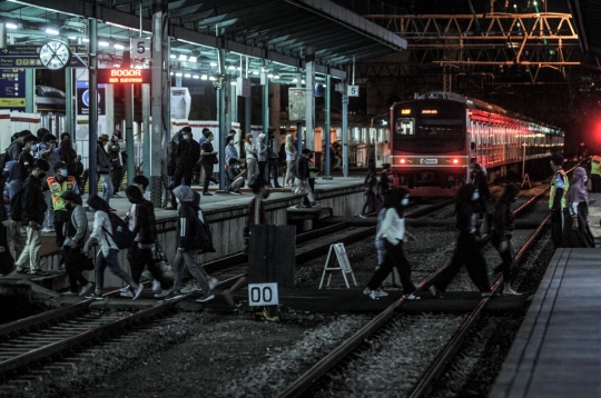 KRL Operasi 18 Jam Sehari Selama PSBB Ketat Jakarta