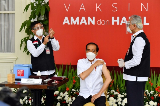 Momen Presiden Jokowi Disuntik Vaksin Covid-19