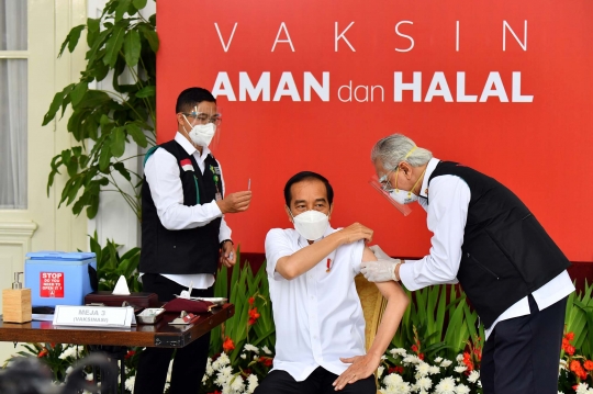 Momen Presiden Jokowi Disuntik Vaksin Covid-19