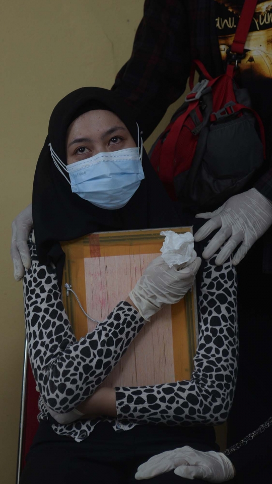 Tangis Keluarga Saat Terima Jenazah Pramugara Sriwijaya Air Okky Bisma