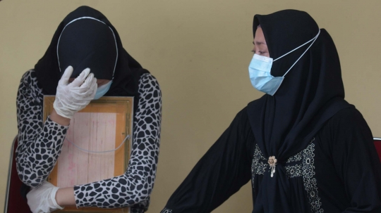 Tangis Keluarga Saat Terima Jenazah Pramugara Sriwijaya Air Okky Bisma