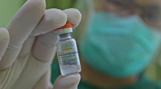 Ketua Terpilih IDI Disuntik Vaksin Covid-19 Bareng Nakes di RSUD Cengkareng