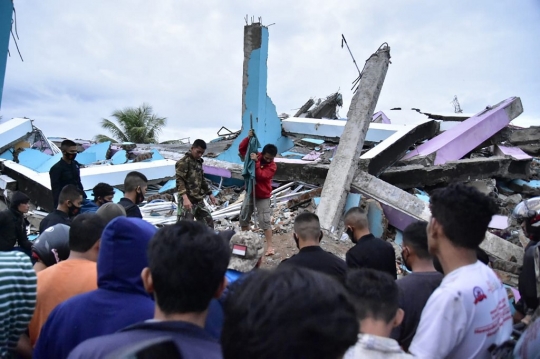 Kondisi RS Mitra Manakarra Runtuh Akibat Gempa Majene