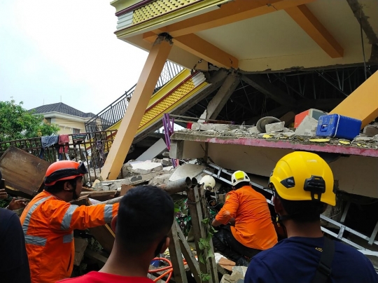 Kondisi RS Mitra Manakarra Runtuh Akibat Gempa Majene