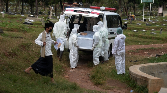 Pemakaman Korban Covid-19 di TPU Srengseng Sawah