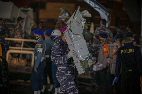 Serpihan Sriwijaya Air SJ-182 dan Pakaian Korban Kembali Ditemukan