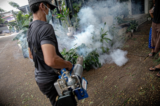 Cegah DBD, Perumahan di Tangsel Diasapi