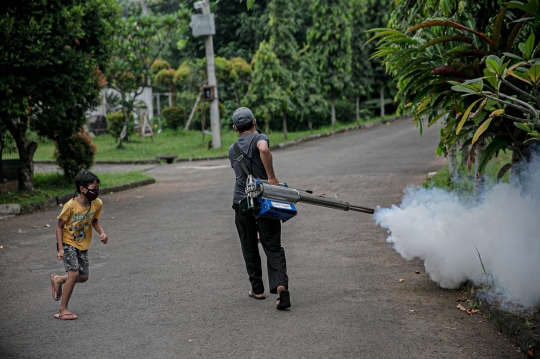 Cegah DBD, Perumahan di Tangsel Diasapi