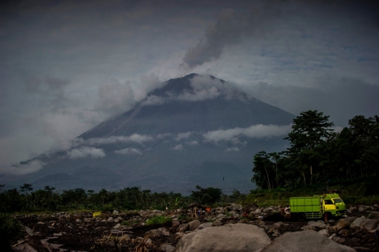 Aktivitas Warga Usai Letusan Semeru di Lumajang