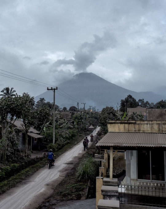 Aktivitas Warga Usai Letusan Semeru di Lumajang