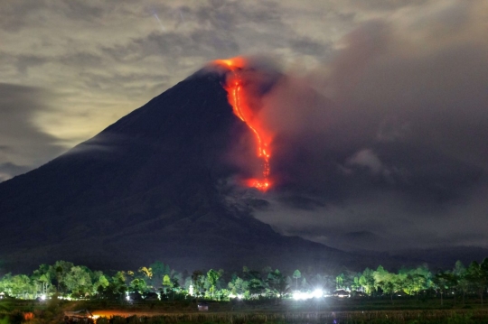 Aktivitas Warga Usai Letusan Semeru di Lumajang