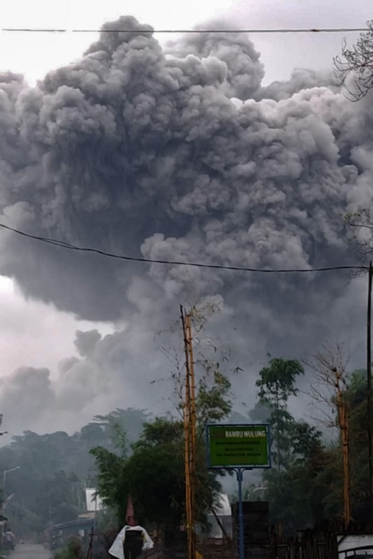 Aktivitas Warga Usai Letusan Semeru di Lumajang